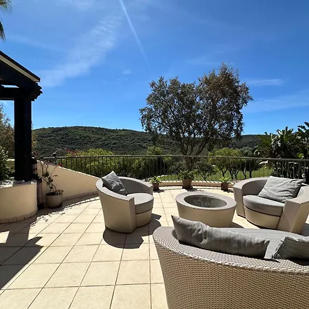 Apartment Spacious In San Roque Golf Club